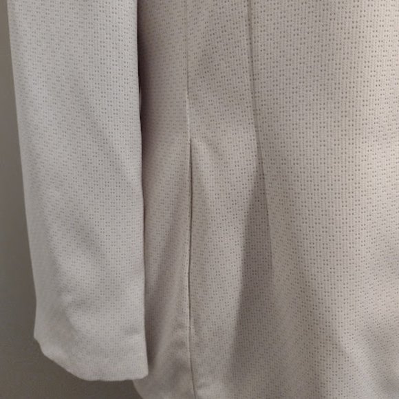 Villager "Liz Claiborne Company," 2pc Cream Color Pant Suit, Size-12, Dry Clean - Picture 6 of 6